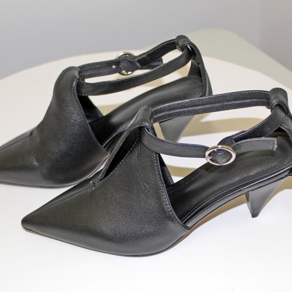 Pointy Black Leather Kitten Heels Shoe, Size 38